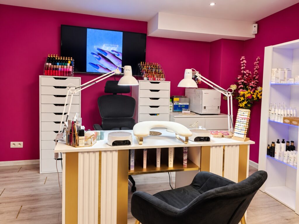 Salon Alina Nails à Arquennes — espace professionnel de manucure